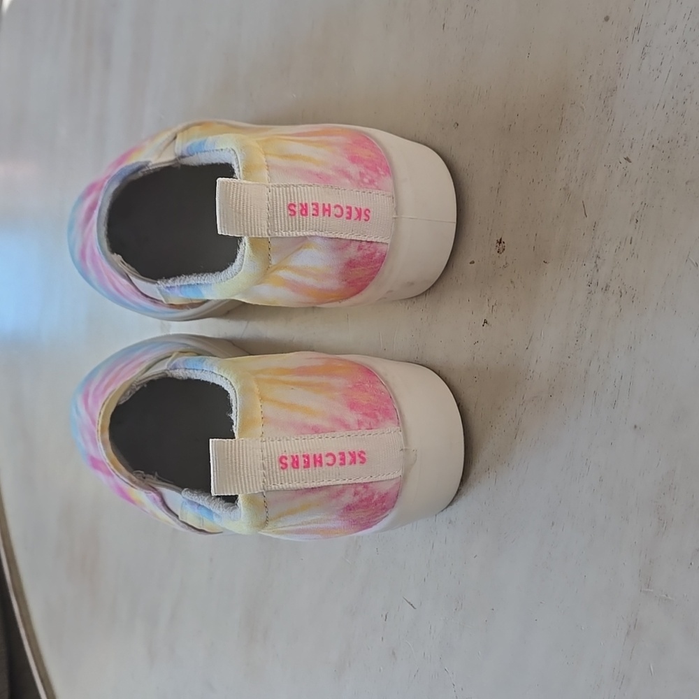 LIKE NEW! Women's Skechers Tie Dye slip on shoes size 7 - Picture 3 of 5